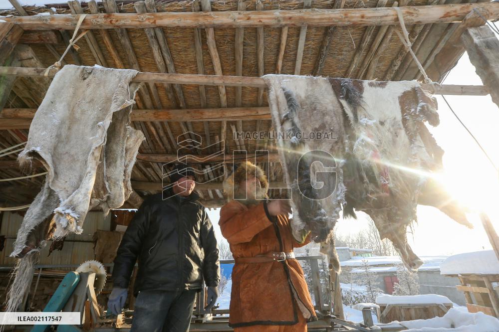 CHINA-XINJIANG-ALTAY-TRADITIONAL HIDE SKI (CN)