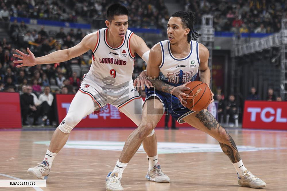 (SP)CHINA-URUMQI-BASKETBALL-CBA LEAGUE-XINJIANG VS GUANGZHOU (CN)