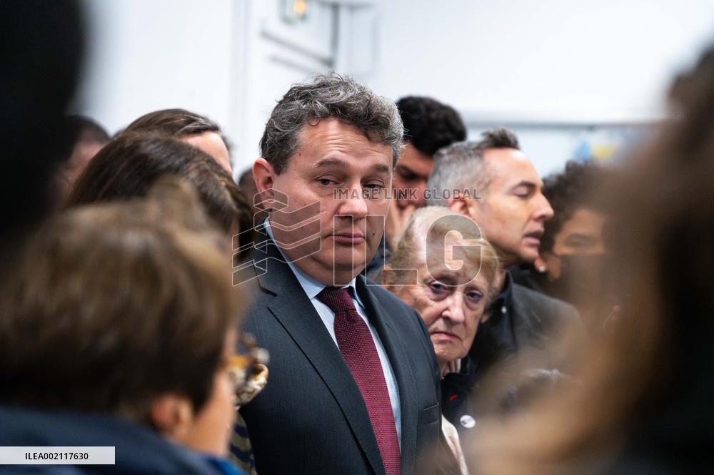 Paris mayor visits emergency shelter - Paris