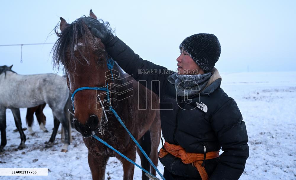 CHINA-INNER MONGOLIA-HULUN BUIR-HERDSMEN-HORSE RACING (CN)