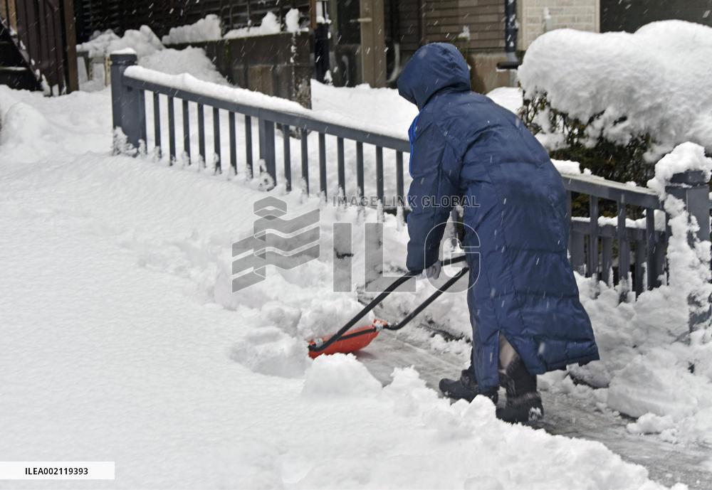 Heavy snow in central Japan