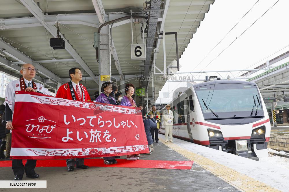 JR East sightseeing train Hinabi debuts in northeastern Japan