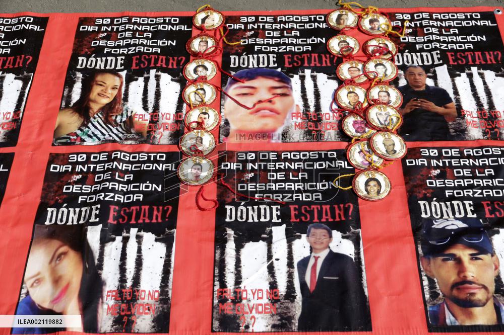 Families of Mexico’s disappeared Protest outside the National Palace