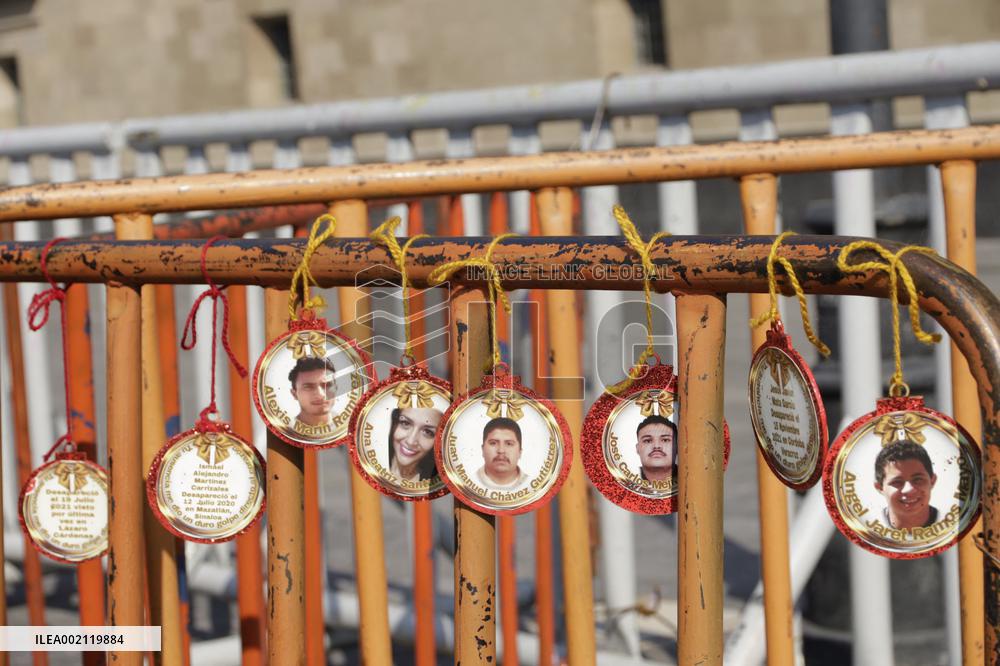 Families of Mexico’s disappeared Protest outside the National Palace