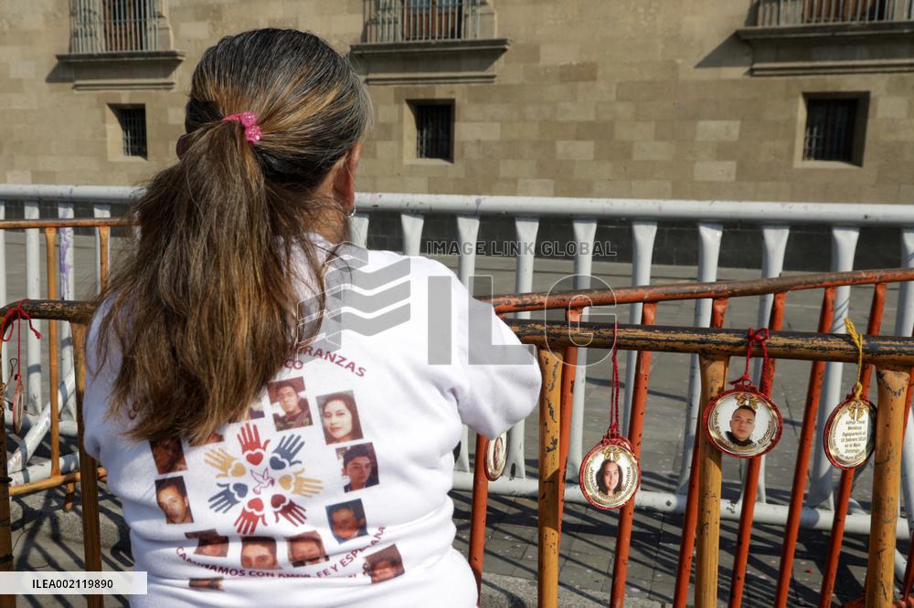 Families of Mexico’s disappeared Protest outside the National Palace