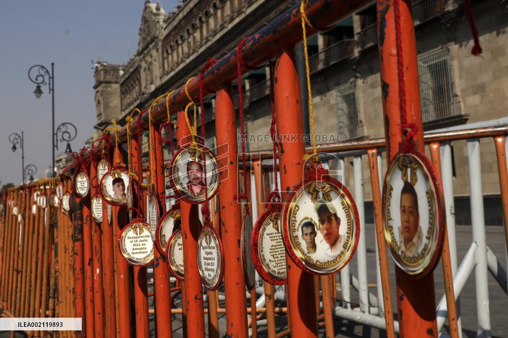 Families of Mexico’s disappeared Protest outside the National Palace