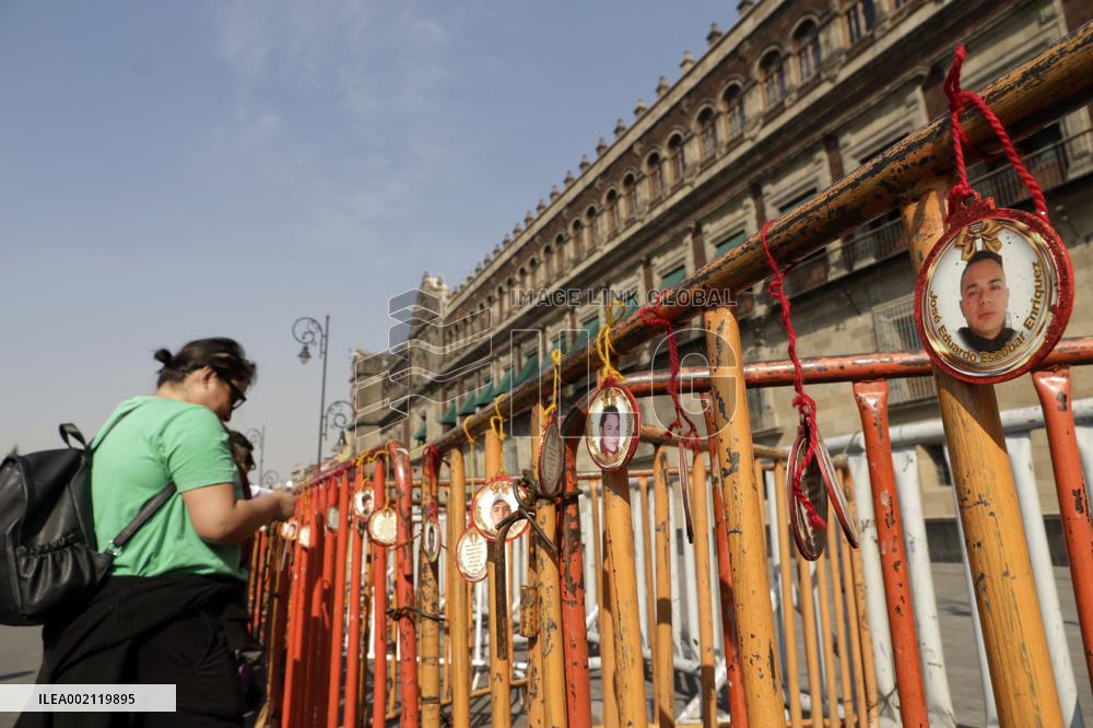Families of Mexico’s disappeared Protest outside the National Palace