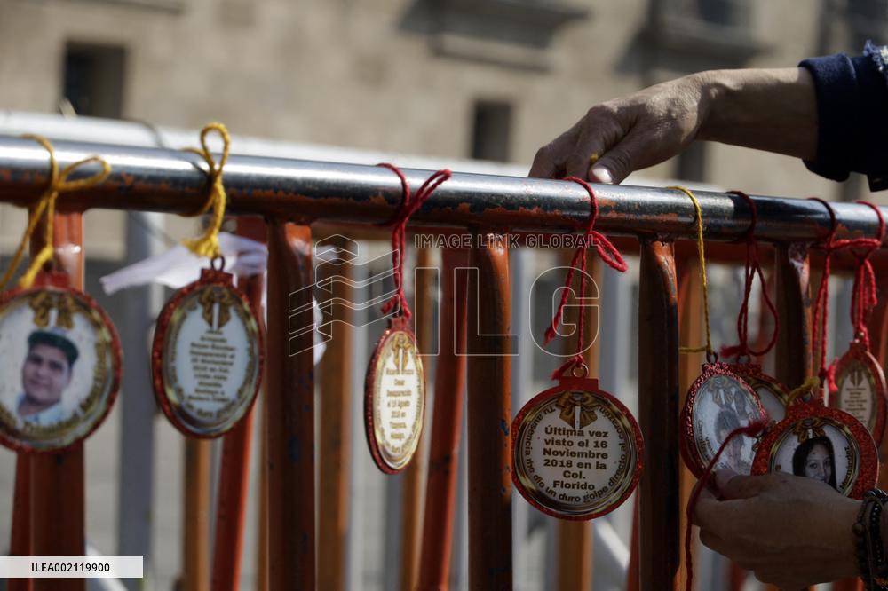 Families of Mexico’s disappeared Protest outside the National Palace