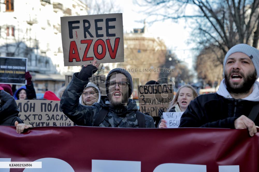 Families of Ukrainian POWs protest in Odesa