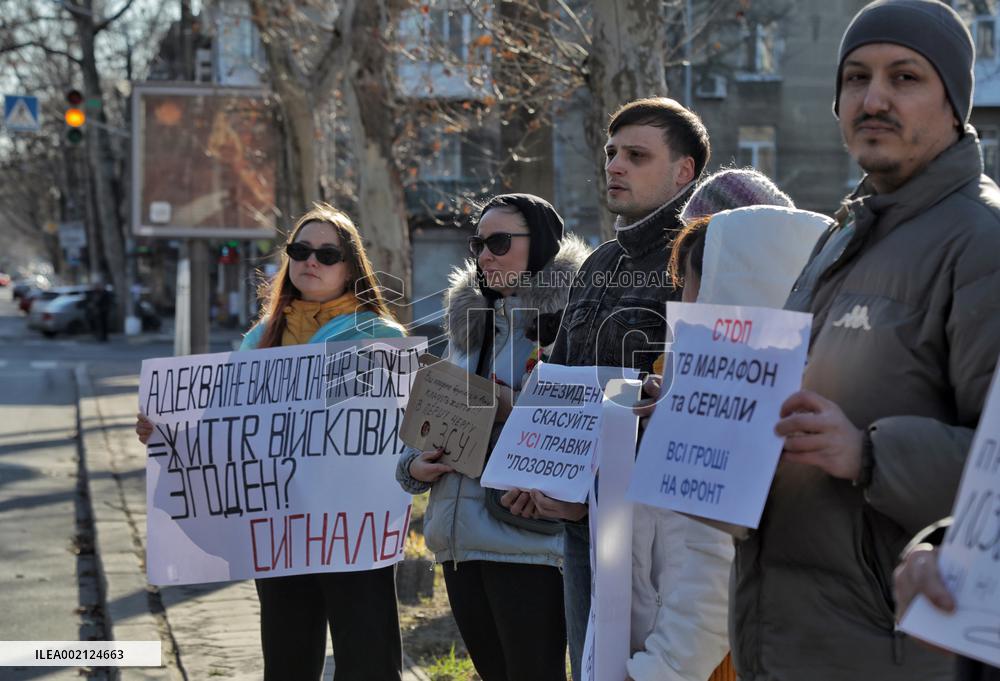Odesa residents rally outside RMA