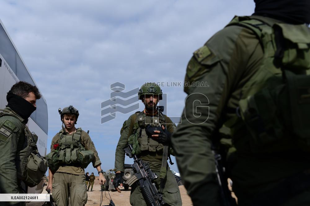 ISRAEL-GAZA-BORDER-ARMY-STAGING AREA