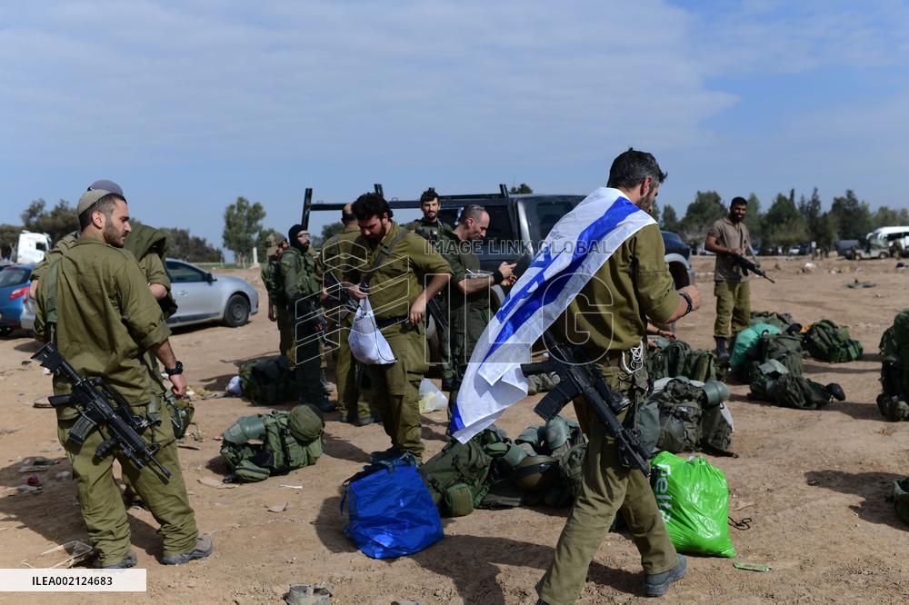 ISRAEL-GAZA-BORDER-ARMY-STAGING AREA