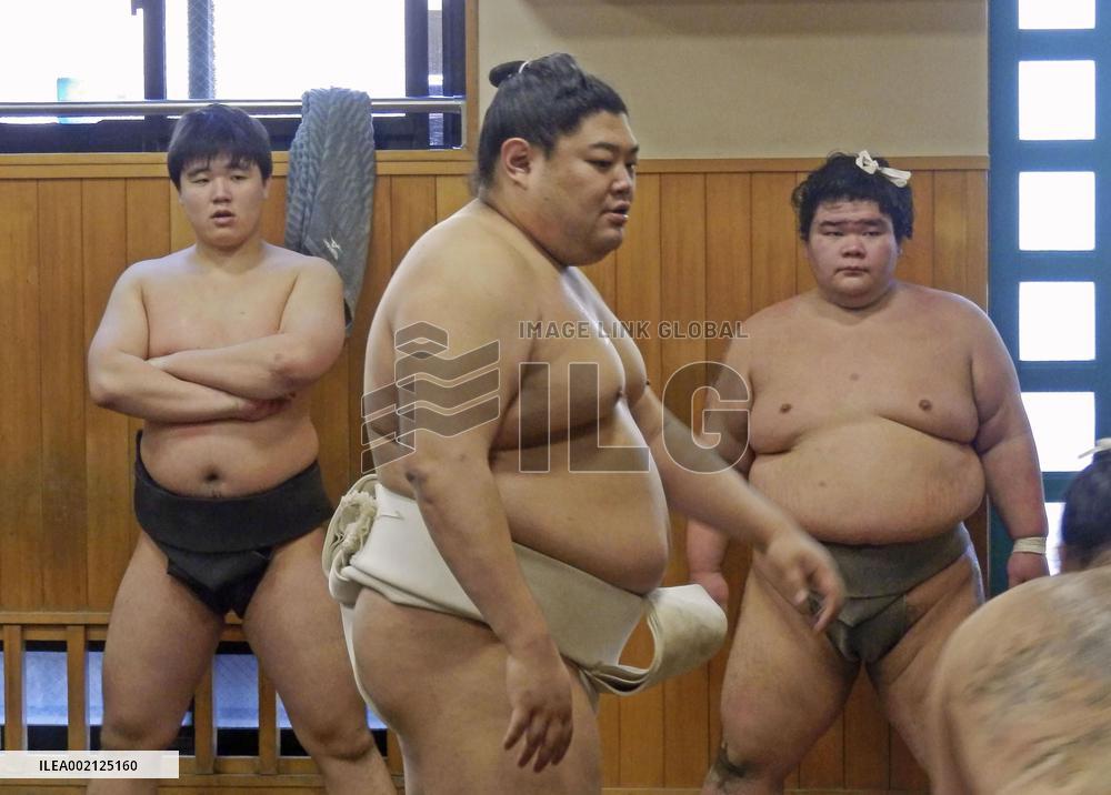 Sumo: 1st practice after stablemaster's death