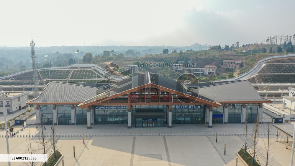 CHINA-SICHUAN-CHENGDU-ZIGONG-YIBIN HIGH-SPEED RAILWAY-OPERATION (CN)