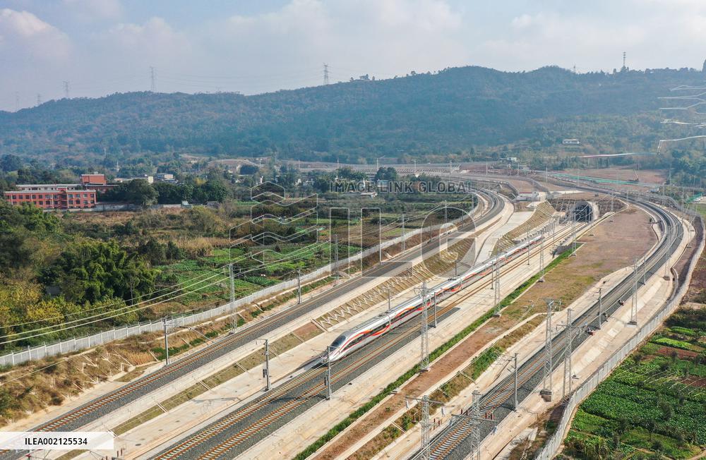 CHINA-SICHUAN-CHENGDU-ZIGONG-YIBIN HIGH-SPEED RAILWAY-OPERATION (CN)