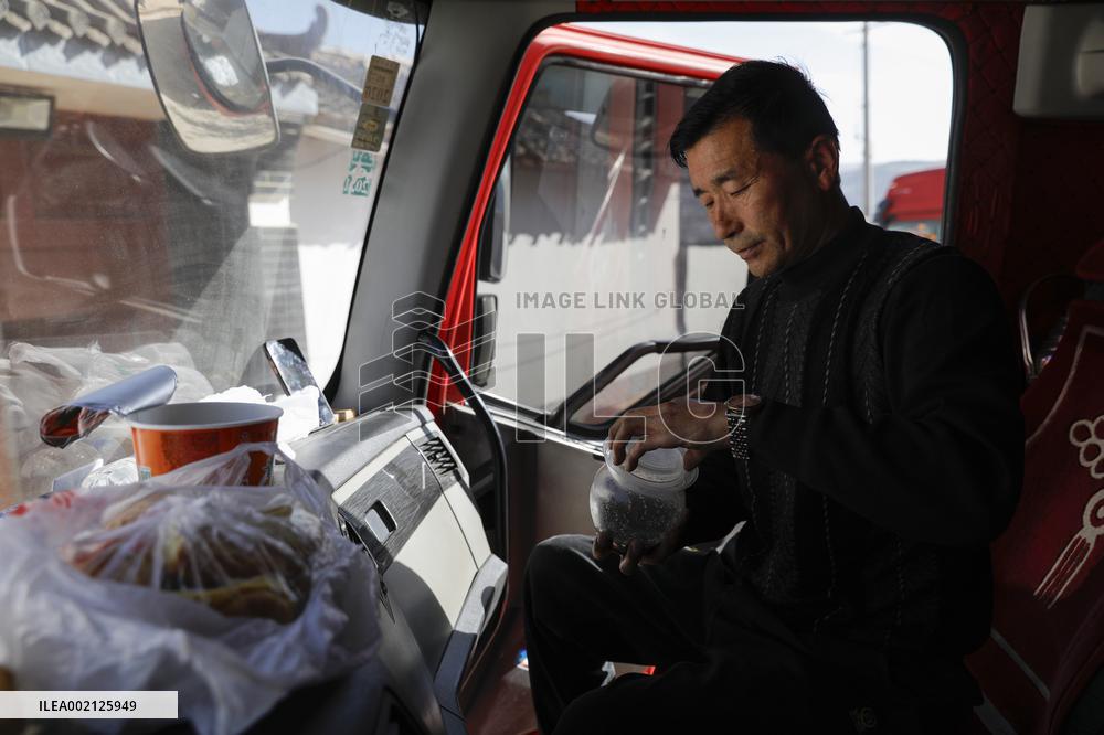 CHINA-GANSU-JISHISHAN-EARTHQUAKE-TRUCK DRIVER (CN)
