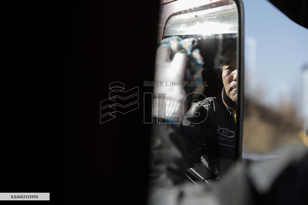 CHINA-GANSU-JISHISHAN-EARTHQUAKE-TRUCK DRIVER (CN)