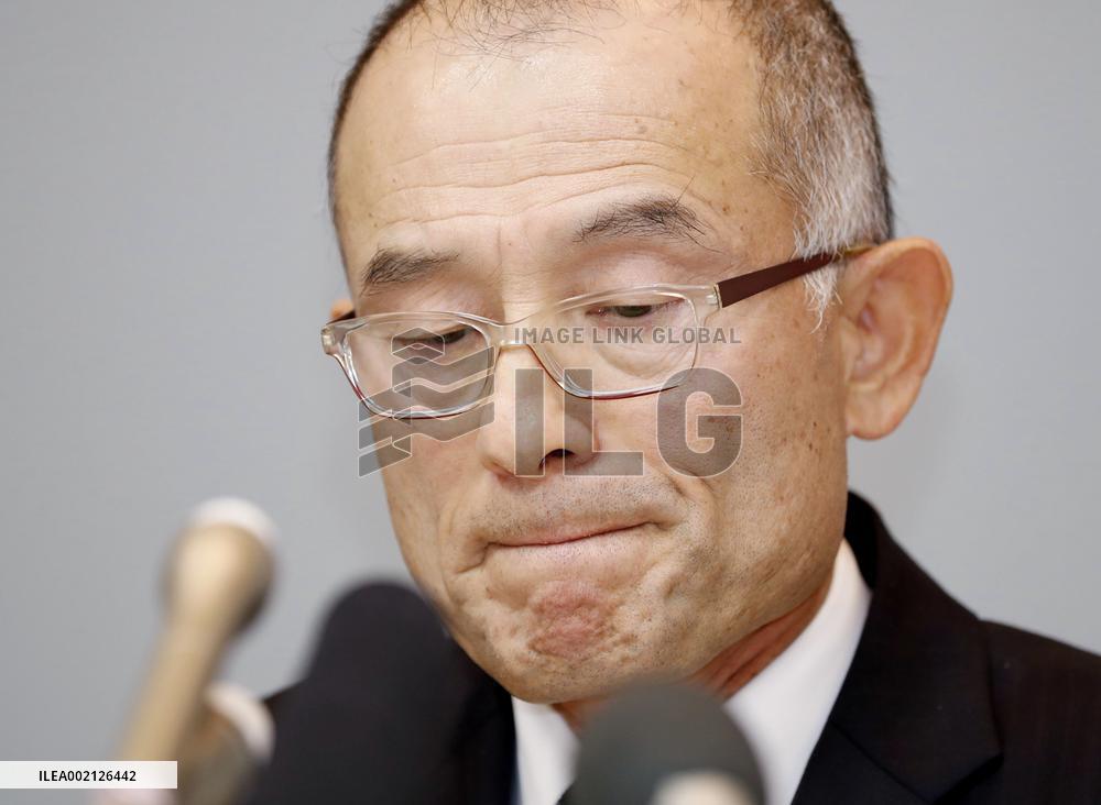 Takashimaya apologizes over Christmas cake chaos