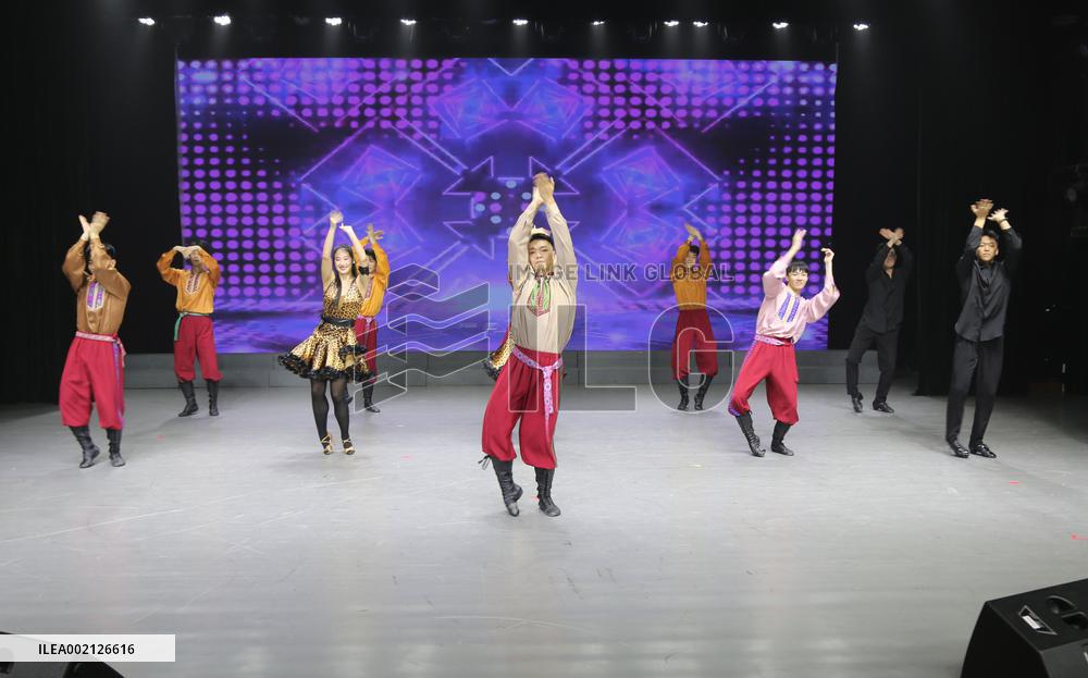 Xinhua Headlines: Viral dance challenge "Kemusan" brings joy, pride, debate to Chinese youngsters