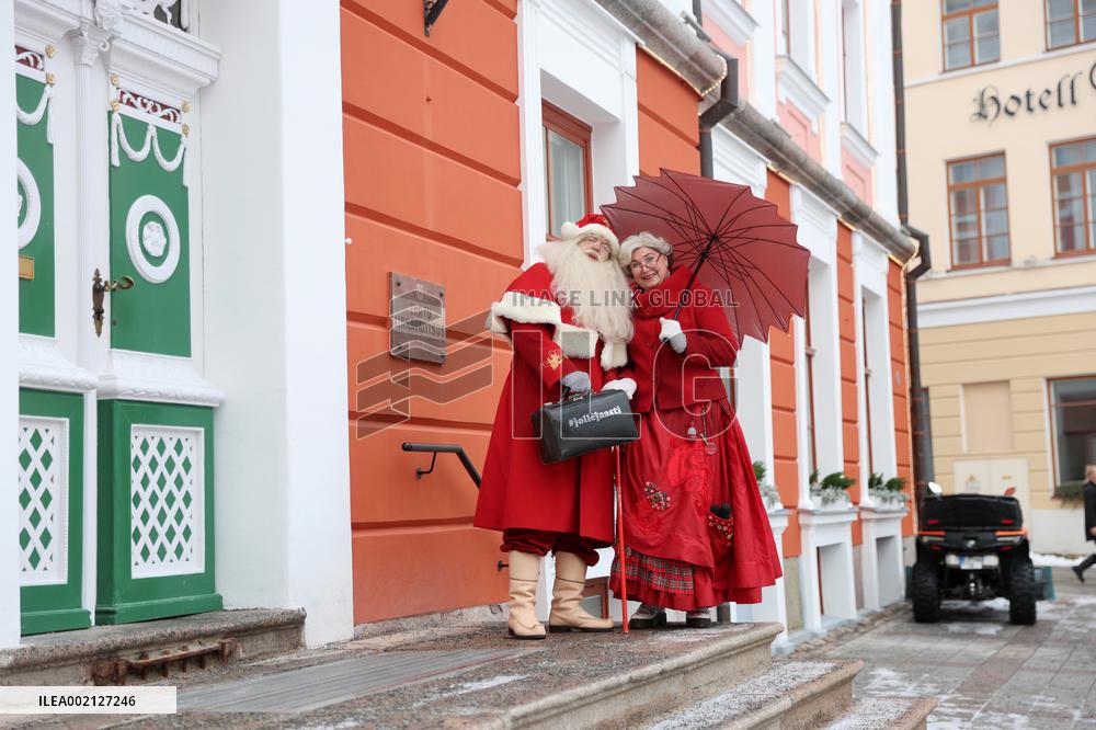 Declaring Christmas Peace