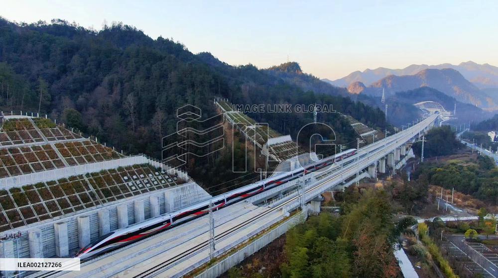 CHINA-NANCHANG-HANGZHOU-HIGH-SPEED RAILWAY-OPERATION(CN)