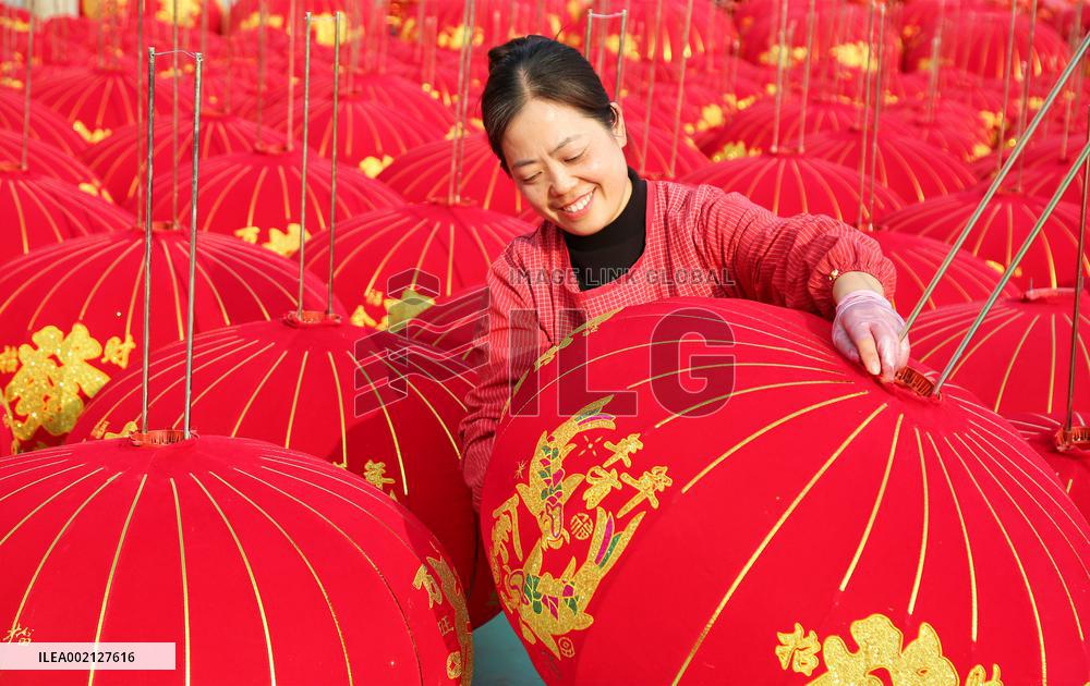 A Lantern Workshop in Hai'an