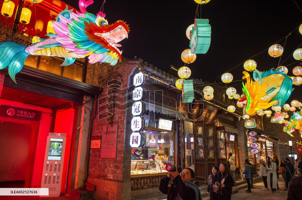 Tourists Enjoy Lanterns in Nanjing