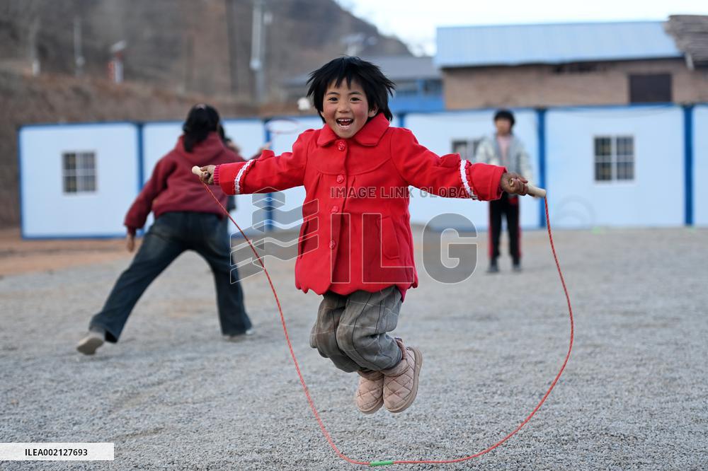 CHINA-GANSU-JISHISHAN-EARTHQUAKE-TEMPORARY CLASSROOM (CN)