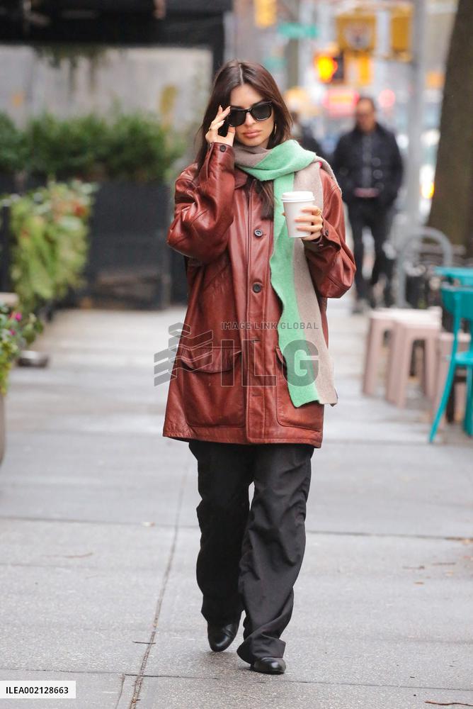 Emily Ratajkowski Looks Stylish - NYC