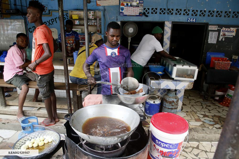 COTE D'IVOIRE-ABIDJAN-DAILY LIFE-ATTIEKE