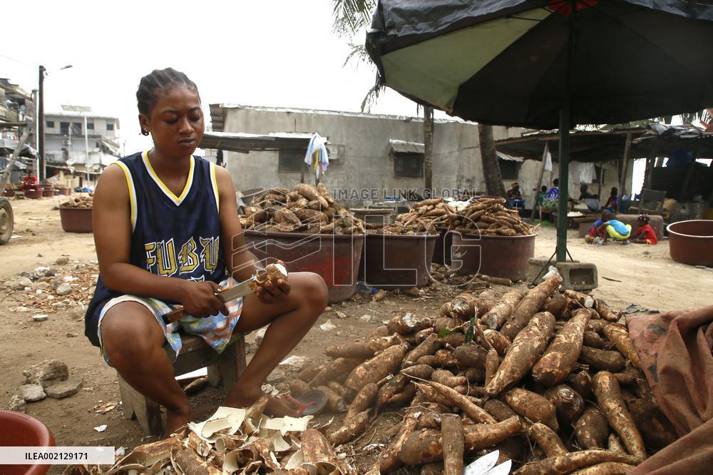 COTE D'IVOIRE-ABIDJAN-DAILY LIFE-ATTIEKE