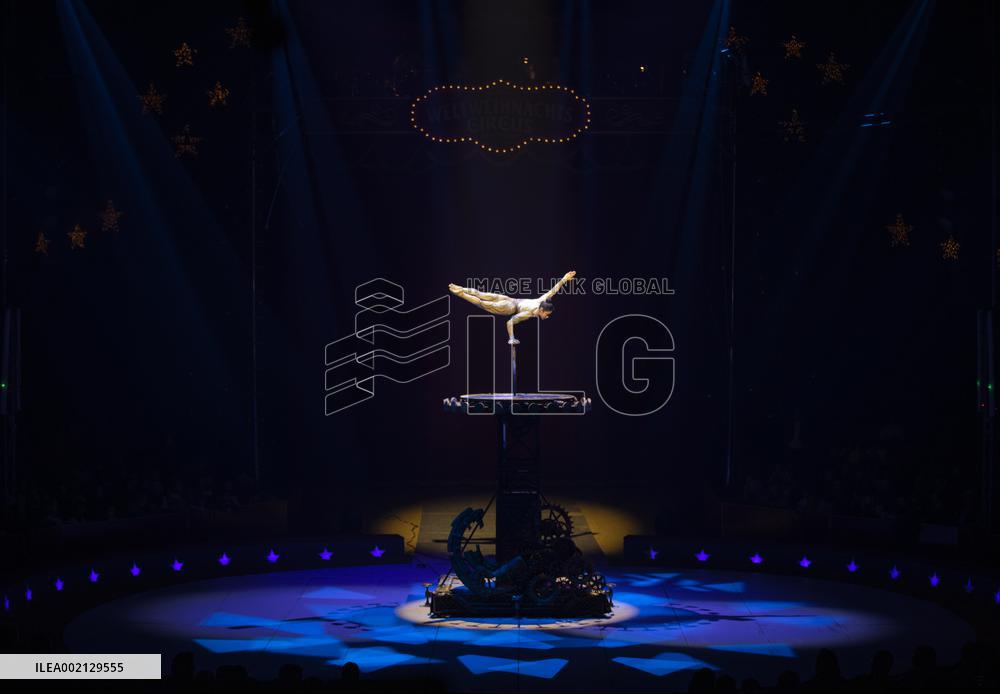 GERMANY-STUTTGART-CHINA-ACROBATICS