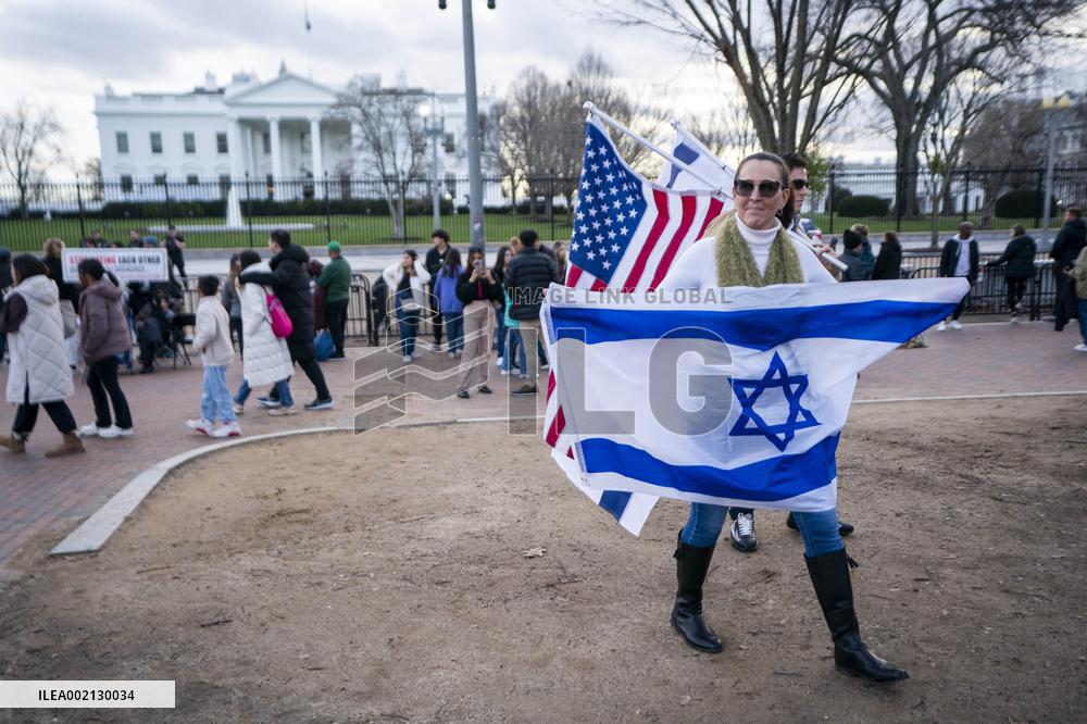 Israeli flags displayed in front of the WHite House