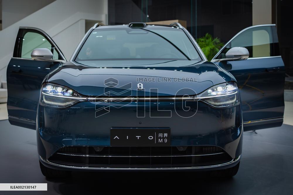 AITO M9 Vehicle on Sale in Chongqing