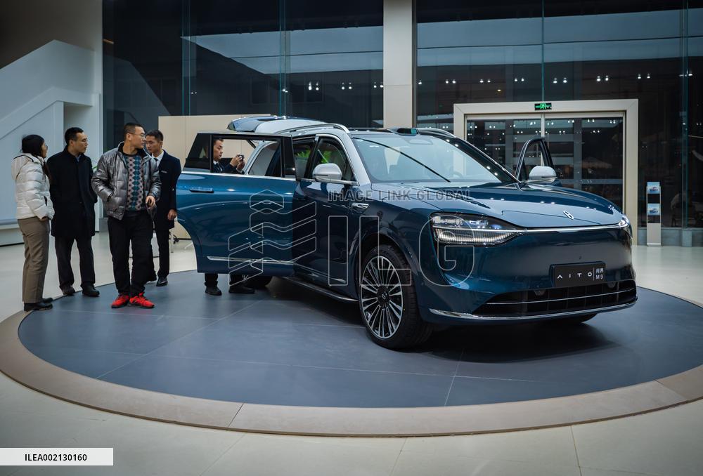 AITO M9 Vehicle on Sale in Chongqing
