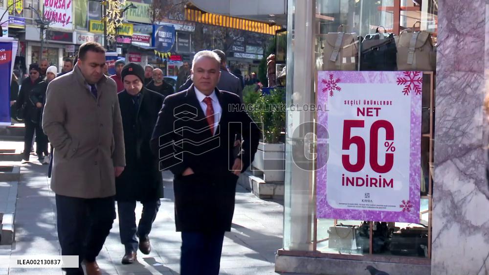 Türkiye's hiking inflation may ease in mid-2024: Turkish economist