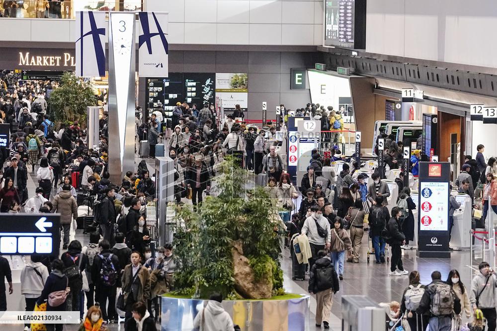 New Year holiday exodus in Japan