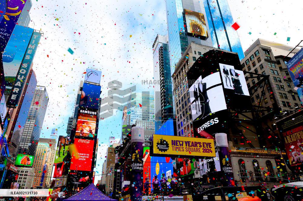 New Year's Eve Confetti Test - NYC