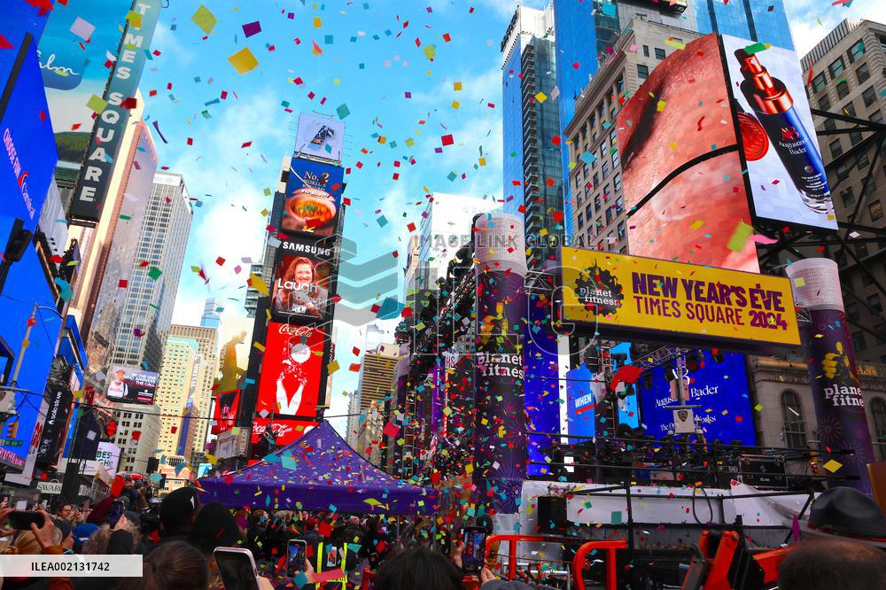 New Year's Eve Confetti Test - NYC