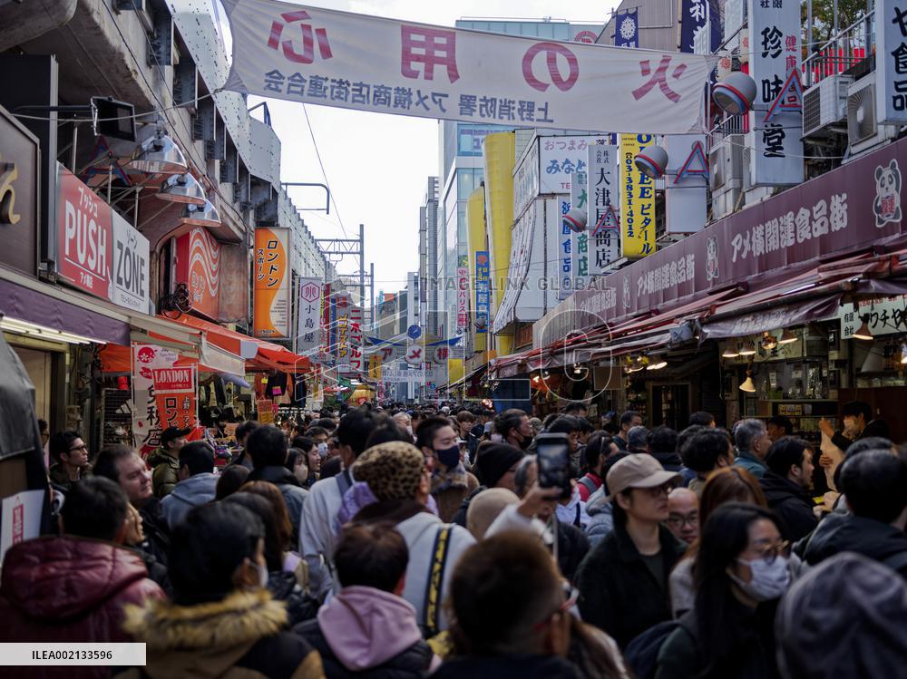 JAPAN-TOKYO-NEW YEAR-SHOPPING