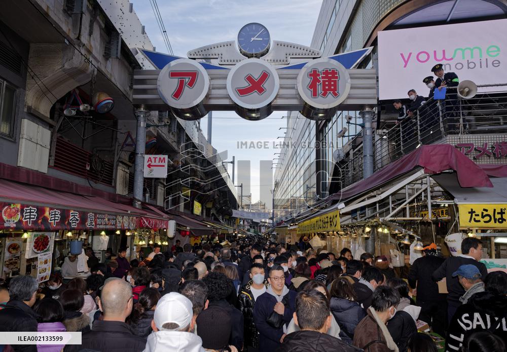 JAPAN-TOKYO-NEW YEAR-SHOPPING