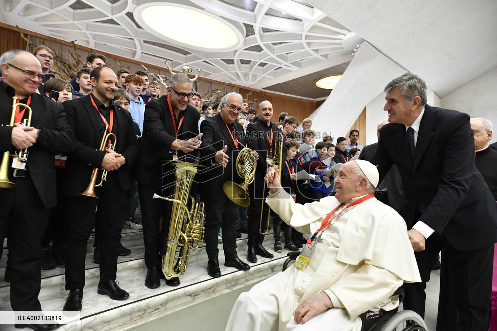 Pope Francis in audience with official student Catholic choral organization