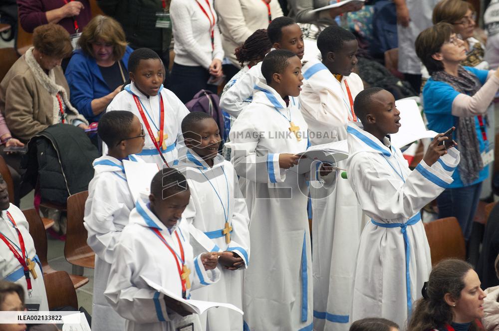 Pope Francis in audience with official student Catholic choral organization