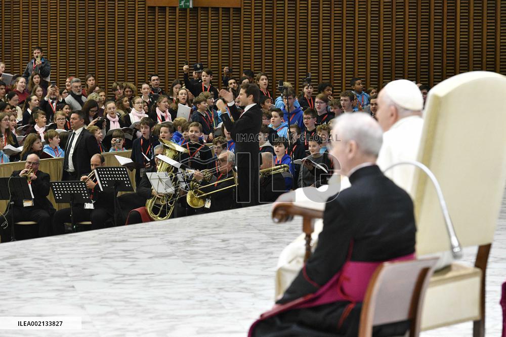 Pope Francis in audience with official student Catholic choral organization