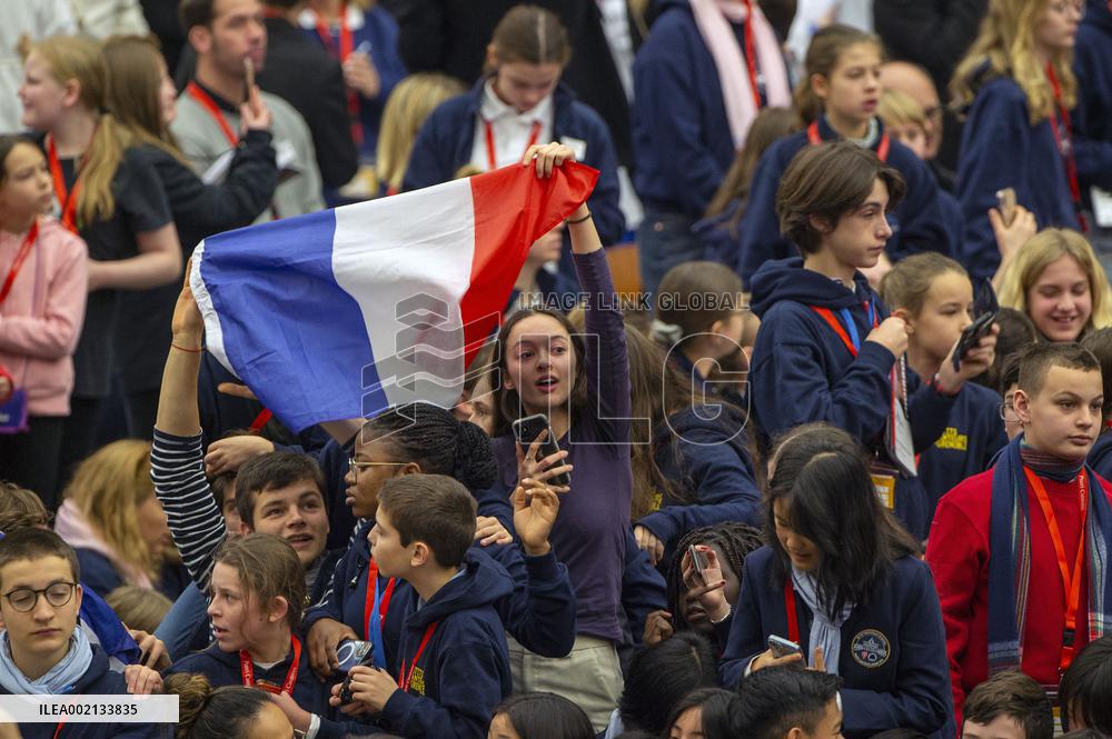 Pope Francis in audience with official student Catholic choral organization