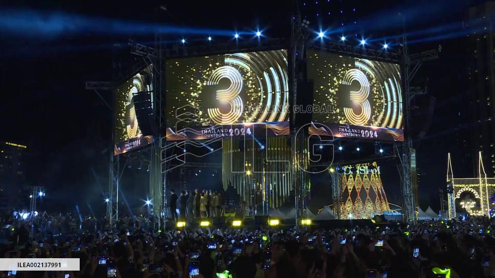 Bangkok celebrates New Year with fireworks display