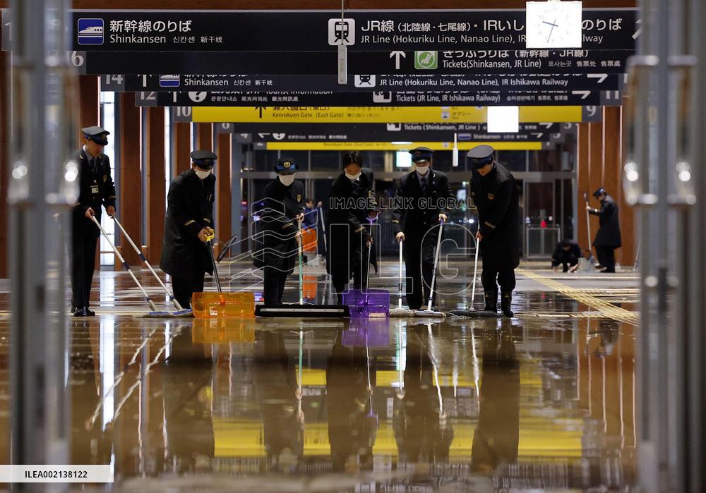 Strong quake rocks Sea of Japan area