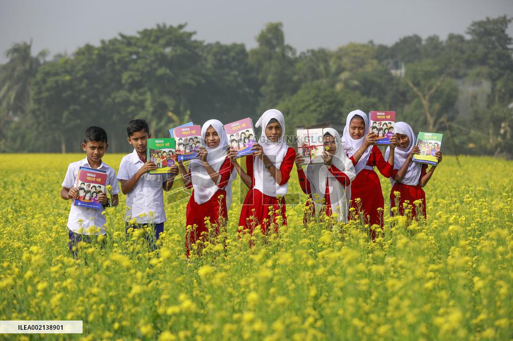 Schoolgoers get new textbooks in Bangladesh