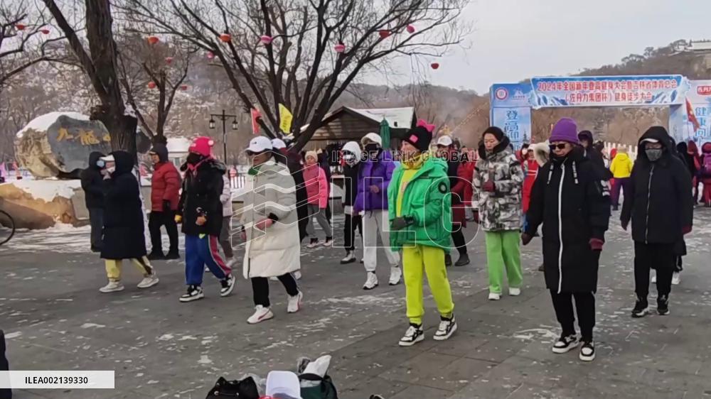 Over 1,000 people go hiking to welcome New Year in NE China's Jilin