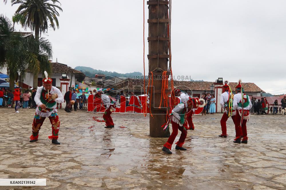 Dance Of The Voladores Of Cuetzalan - Mexico